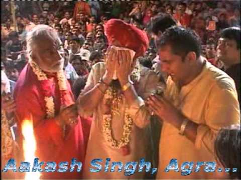 Aarti Kijiye Hanuman Lala Ki….Lakhbir Singh Lakha Live Delhi Rangpuri 2009