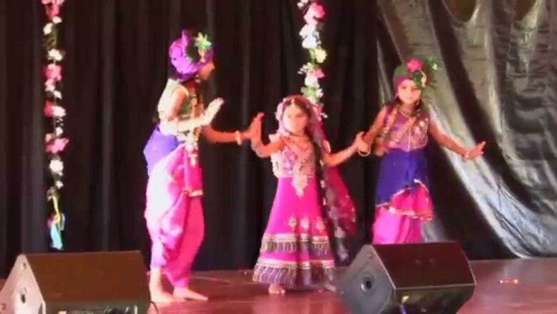 "Aarti Kunj Bihari Ki" dance at ISKCON Philly Chariot Festival