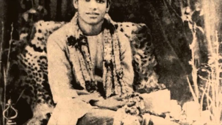 Glimpses of the young Sathya Sai Baba: Old and rare photographs (Song by P.Suseela)
